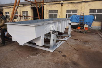 1540直線振動(dòng)篩側(cè)面圖 1540直線振動(dòng)篩側(cè)面圖