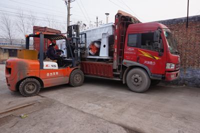1540直線振動(dòng)篩裝車圖 1540直線振動(dòng)篩裝車圖